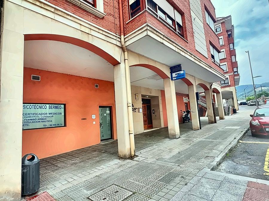 Fachada de Psicotécnicos Bermeo desde la calle Zubiaur Tar Kepa